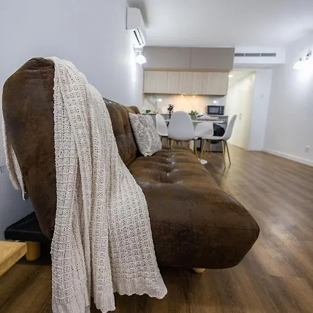 Florit Flats - The Apolo